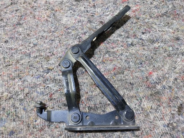 bontott VW EOS Motorháztető Jobb Zsanér