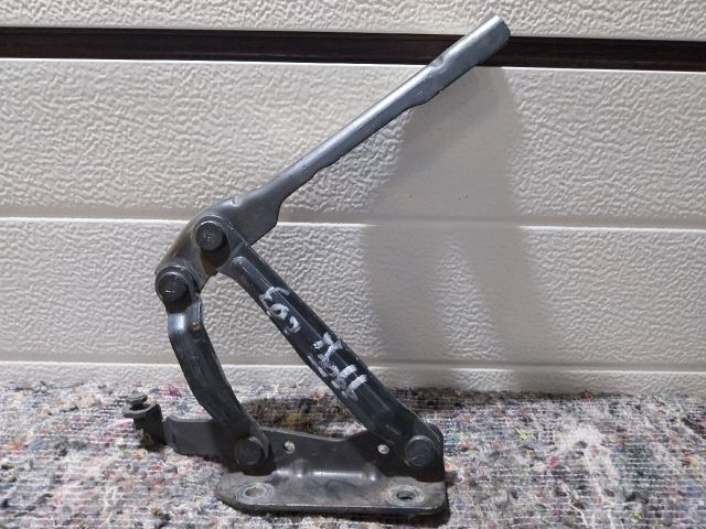 bontott VW EOS Motorháztető Jobb Zsanér