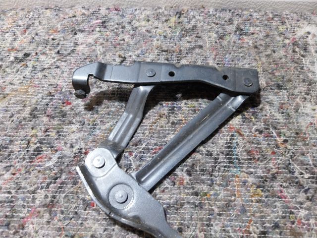 bontott VW EOS Motorháztető Jobb Zsanér