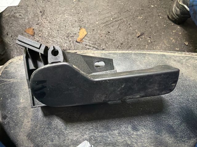 bontott VW EOS Motorháztető Nyitó Kar / Gomb