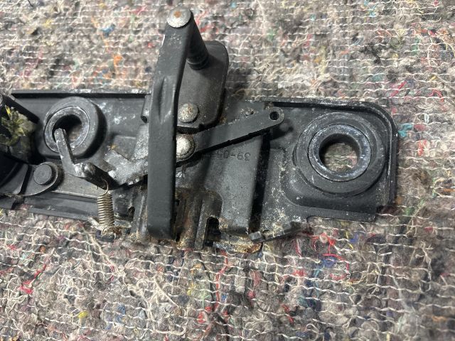 bontott VW EOS Motorháztető Zár Tartó Konzol