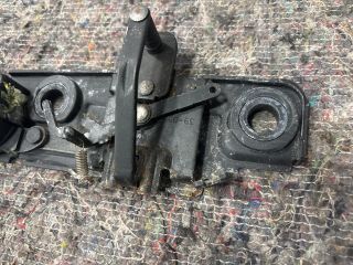 bontott VW EOS Motorháztető Zár Tartó Konzol