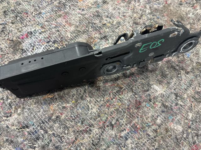 bontott VW EOS Motorháztető Zár Tartó Konzol