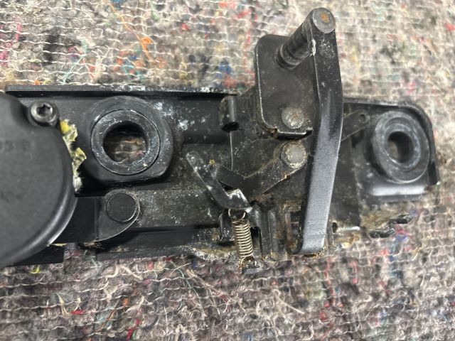 bontott VW EOS Motorháztető Zár Tartó Konzol