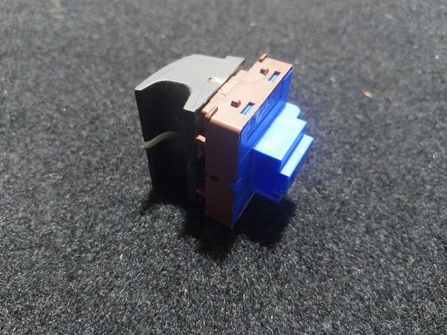 bontott VW EOS Tankajtó Nyitó Kar / Gomb