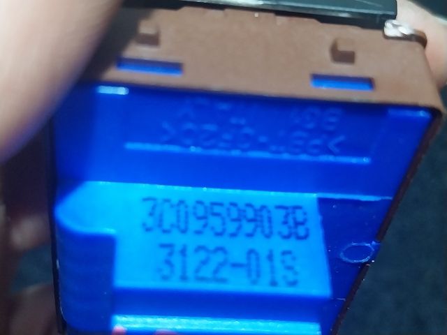 bontott VW EOS Tankajtó Nyitó Kar / Gomb