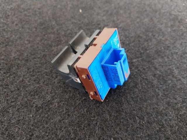 bontott VW EOS Tankajtó Nyitó Kar / Gomb