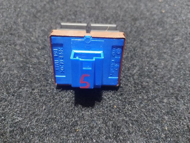 bontott VW EOS Tankajtó Nyitó Kar / Gomb