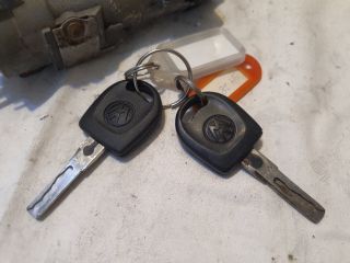 bontott VW FOX Gyújtáskapcsoló Házzal