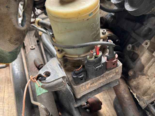 bontott VW FOX Bal első Csonkállvány Kerékaggyal