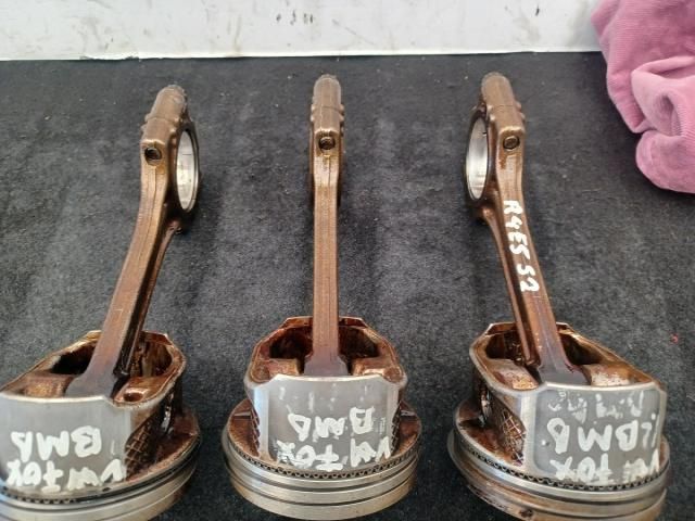 bontott VW FOX Dugattyú