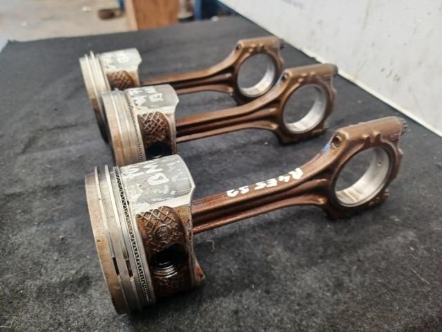 bontott VW FOX Dugattyú