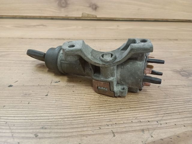 bontott VW FOX Gyújtáskapcsoló Házzal