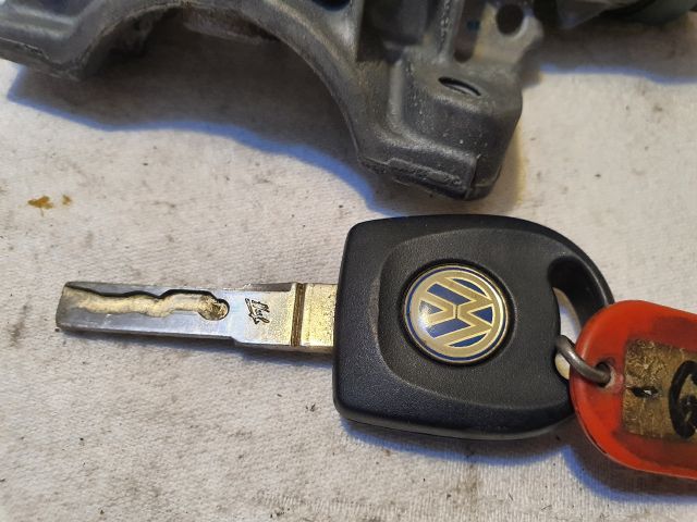 bontott VW FOX Gyújtáskapcsoló Házzal
