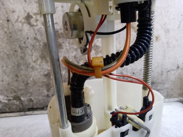 bontott VW FOX Üzemanyag Szivattyú