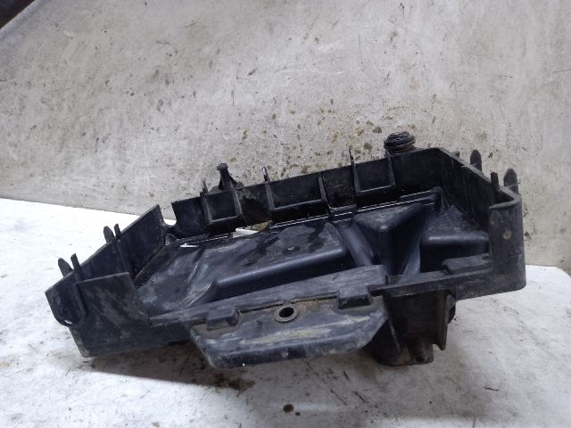 bontott VW FOX Akkumulátor Tartó