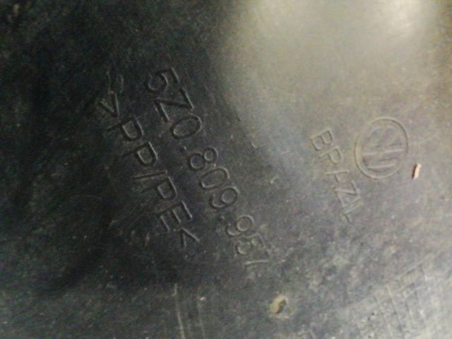 bontott VW FOX Bal első Dobbetét (Kerékjárati, Műanyag)