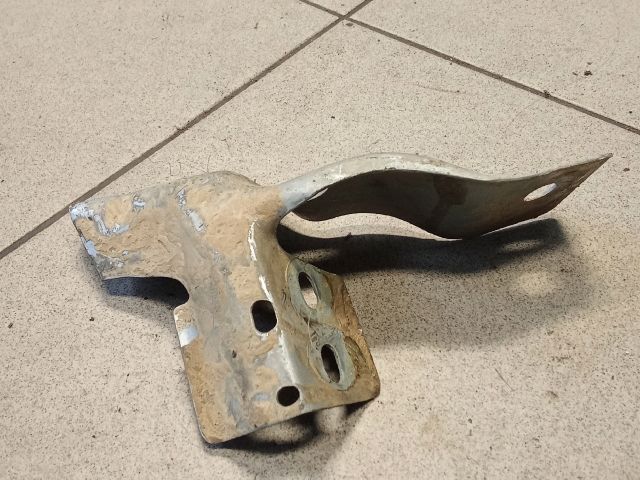 bontott VW FOX Bal Sárvédő Oldaltartó