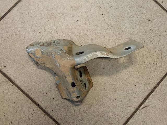 bontott VW FOX Bal Sárvédő Oldaltartó