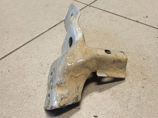 bontott VW FOX Bal Sárvédő Oldaltartó