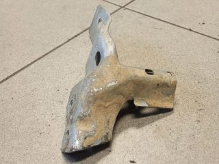 bontott VW FOX Bal Sárvédő Oldaltartó