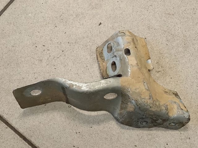 bontott VW FOX Bal Sárvédő Oldaltartó