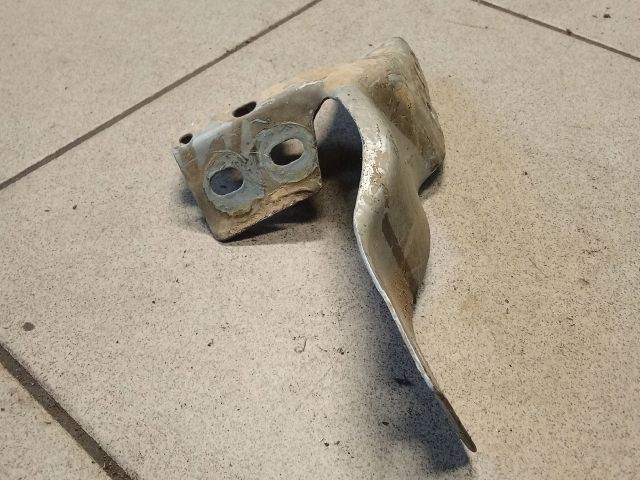 bontott VW FOX Bal Sárvédő Oldaltartó