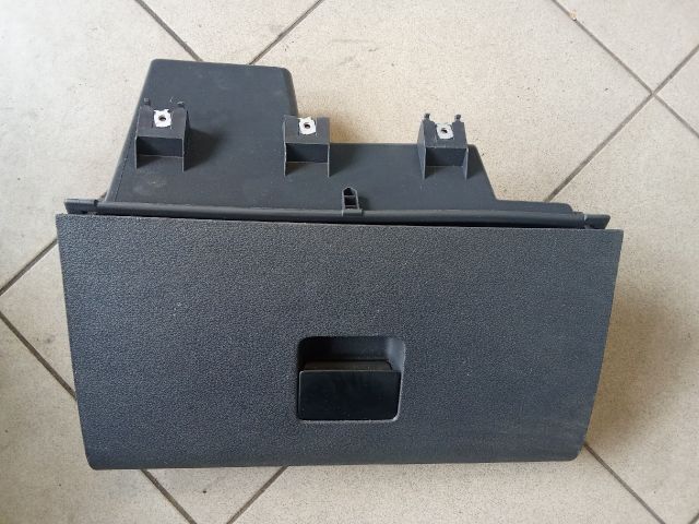 bontott VW FOX Kesztyűtartó