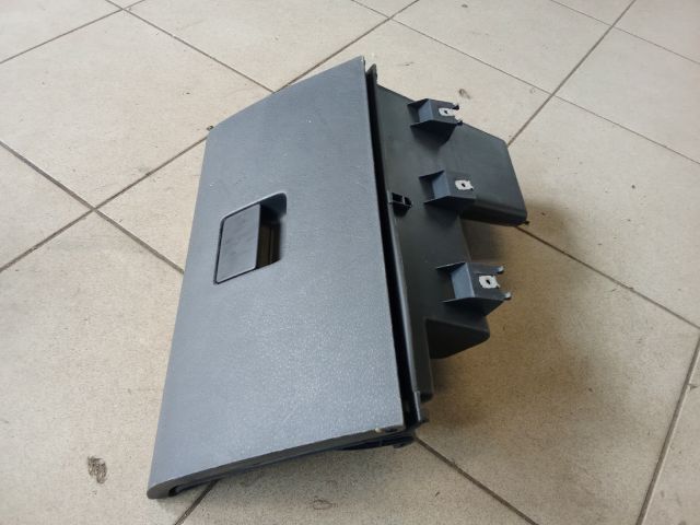 bontott VW FOX Kesztyűtartó