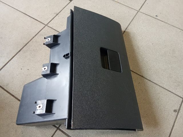 bontott VW FOX Kesztyűtartó