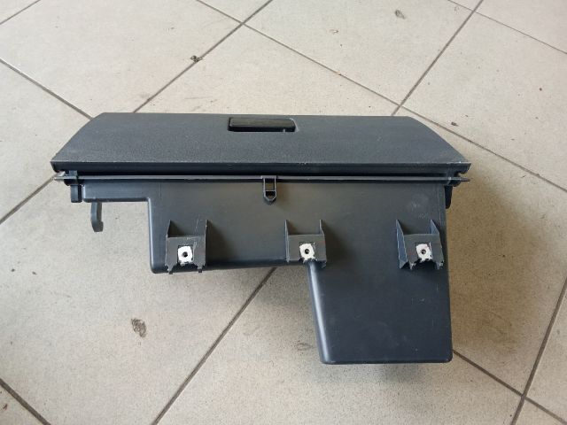 bontott VW FOX Kesztyűtartó