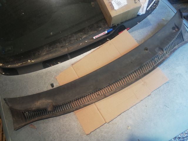 bontott VW FOX Levélrács