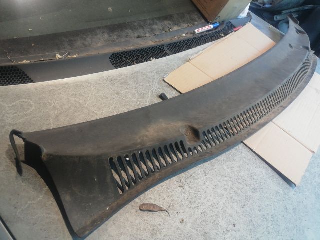 bontott VW FOX Levélrács