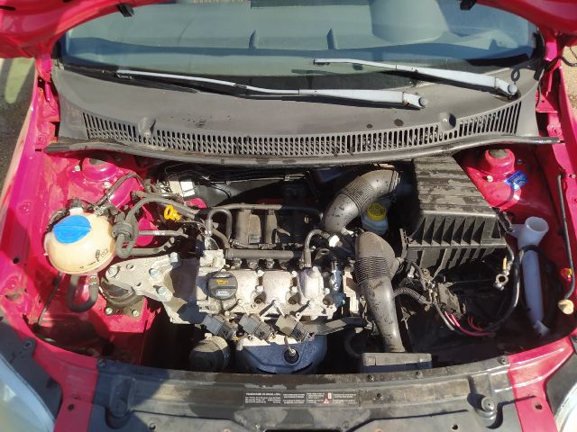 bontott VW FOX Motorháztető Gumikéder