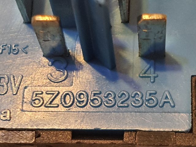 bontott VW FOX Vészvillogó Kapcsoló