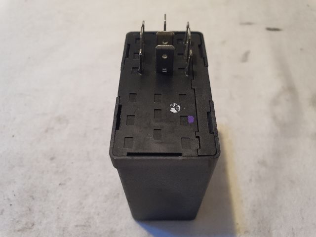 bontott VW FOX Világítás Relé