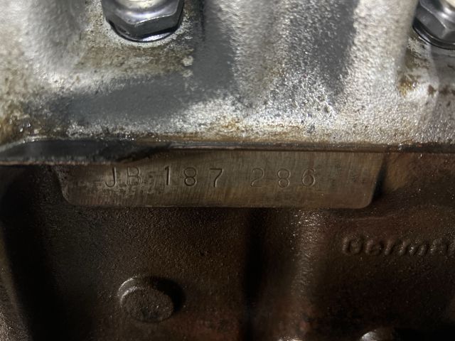 bontott VW GOLF I Motor (Fűzött blokk hengerfejjel)