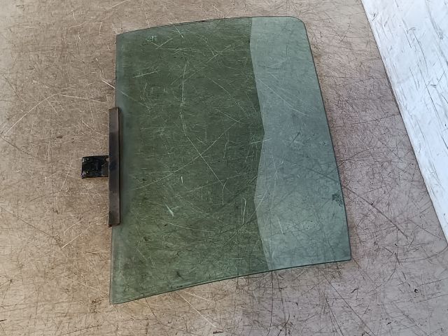 bontott VW GOLF I Jobb első Ablak