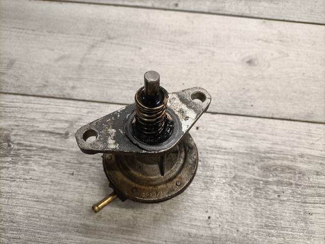 bontott VW GOLF II Üzemanyag Szivattyú