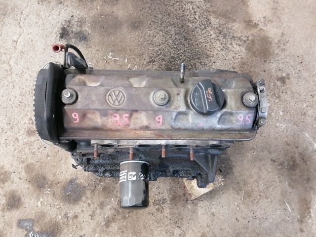 bontott VW GOLF II Motor (Fűzött blokk hengerfejjel)