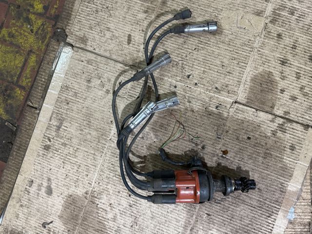 bontott VW GOLF II Gyújtáselosztó és Gyertya Kábel