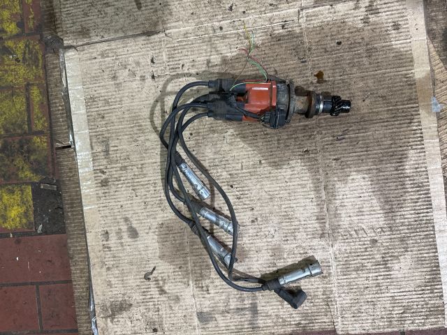 bontott VW GOLF II Gyújtáselosztó és Gyertya Kábel