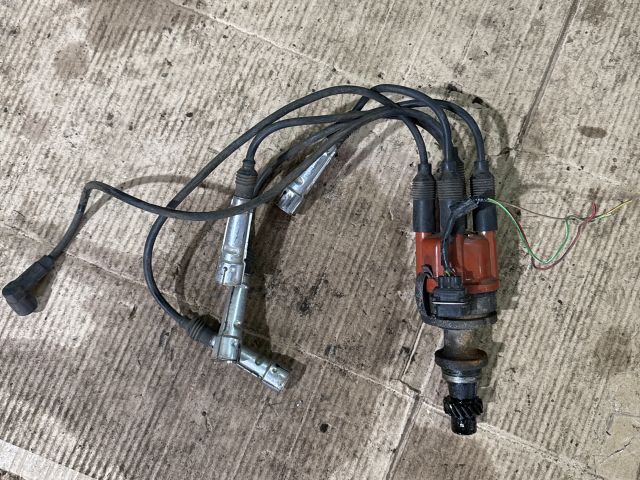 bontott VW GOLF II Gyújtáselosztó és Gyertya Kábel