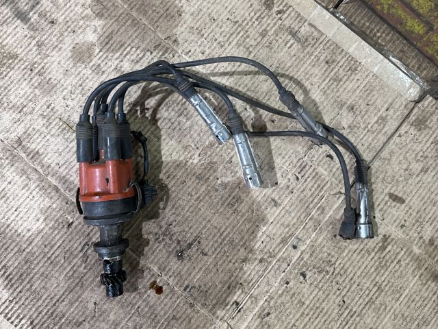 bontott VW GOLF II Gyújtáselosztó és Gyertya Kábel