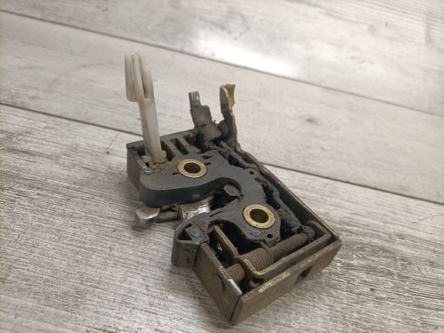 bontott VW GOLF II Bal első Ajtózár