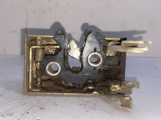 bontott VW GOLF II Bal első Ajtózár