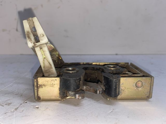 bontott VW GOLF II Bal első Ajtózár