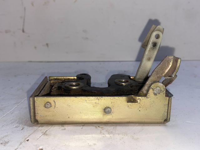 bontott VW GOLF II Bal első Ajtózár