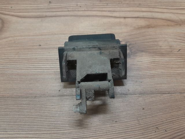 bontott VW GOLF II Csomagtér Nyitó Kar / Gomb