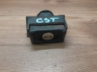 bontott VW GOLF II Csomagtér Nyitó Kar / Gomb